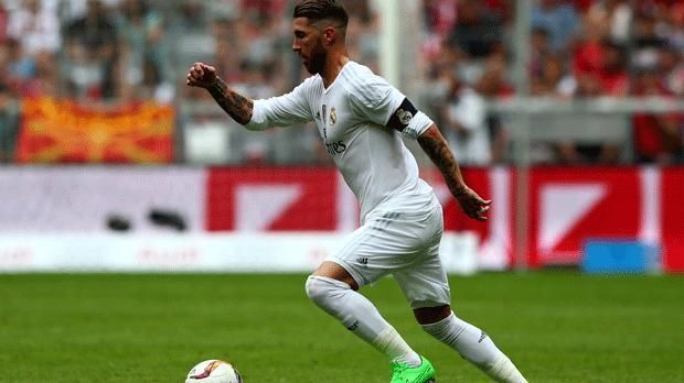 
                <strong>Sergio Ramos</strong><br>
                Sergio Ramos begann seine Karriere beim FC Sevilla als rechter Verteidiger. Später übernahm er die Abwehrzentrale bei Real Madrid und entwickelte sich zu einem der Besten auf seiner Position.
              