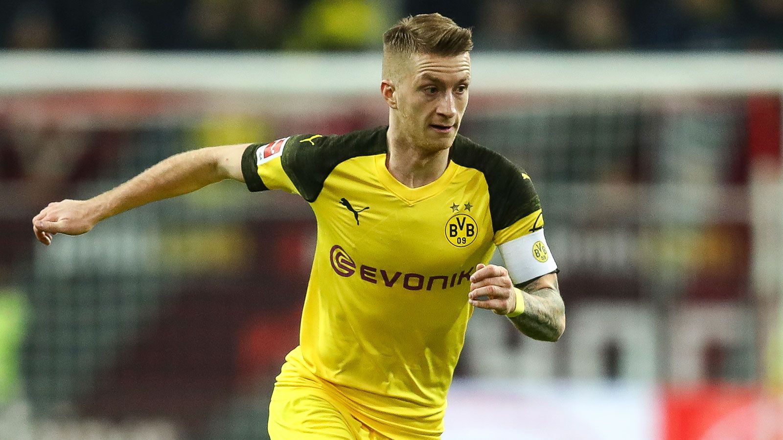 
                <strong>Die fünf Bundesliga-Spieler mit dem höchsten Gehältern der Liga</strong><br>
                5. Marco Reus (Borussia Dortmund): 1,15 Millionen Euro monatlich
              