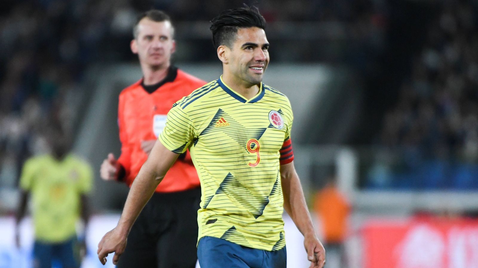 
                <strong>Falcao (Kolumbien)</strong><br>
                Radamel Falcao ist mit seinen 33 Jahren im gehobenem Fußball-Alter, jedoch hält ihn das nicht vom Tore schießen ab. Für den AS Monaco knipste er in der Ligue 1 15 Mal in 33 Spielen. An ihm lag die Horror-Saison der Monegassen also ganz sicher nicht.
              