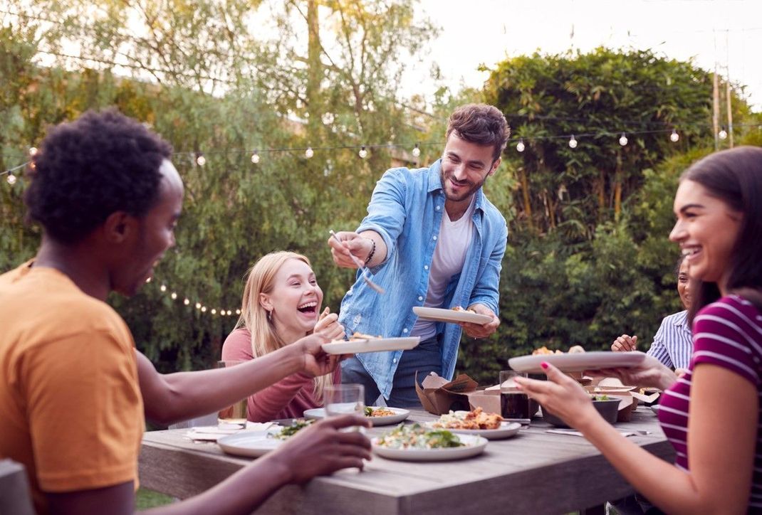 Der Sommer 2022 kann kommen! Aber Achtung: wer bei seiner Grillparty z.B. im Garten Ruhestörung betreibt, kann mit einer Geldstrafe von bis zu 5.000 Euro rechnen.