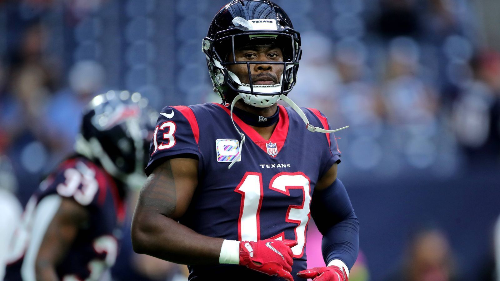 
                <strong>Verlierer: Brandin Cooks (Houston Texans)</strong><br>
                Wochenlang wurde über das Interesse anderer Teams an Wide Receiver Brandin Cooks von den Houston Texans gesprochen. Am Ende der Deadline war jedoch klar: Cooks bleibt in Houston. Zu seinem Unmut: Beinahe Punkt 21 Uhr, also der Ablauffrist für Trades, verfasste er einen kryptischen Tweet, wohl in Richtung Texans-Franchise. Da ist einiges im Argen zwischen dem Team und seinem mit Abstand besten Spieler in der Offense.
              