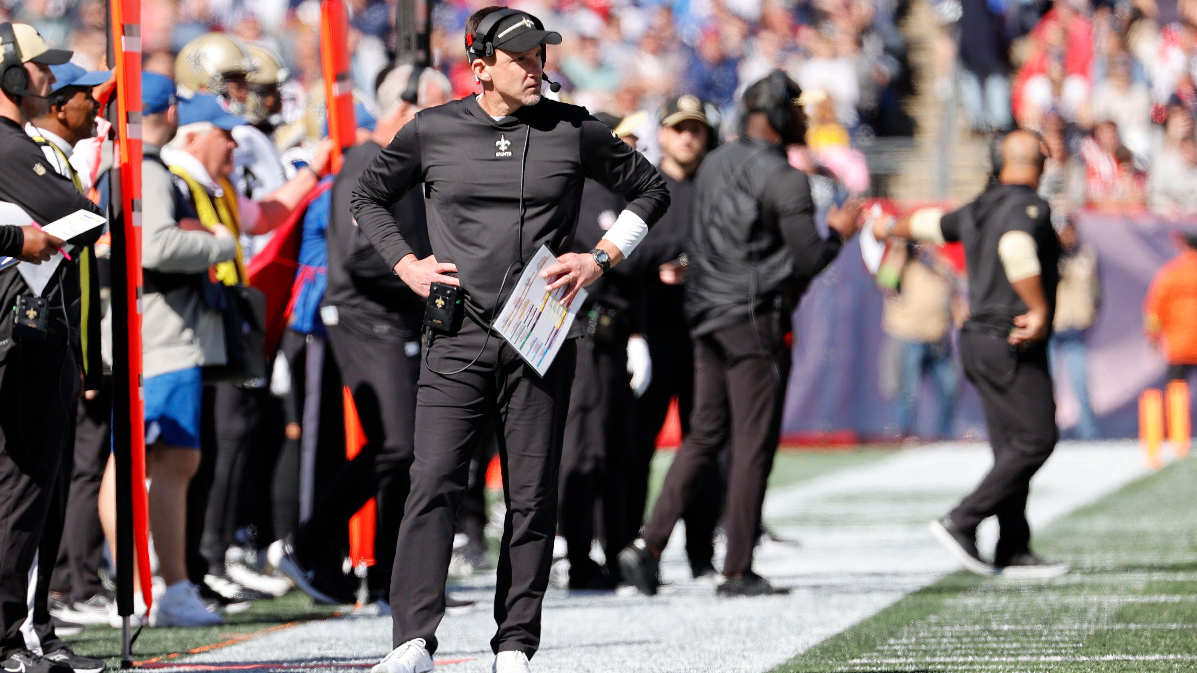 <strong>Gewinner: Dennis Allen (New Orleans Saints)</strong><br>Es ist nie einfach, das Erbe einer Franchise-Legende anzutreten. Das musste auch Head Coach Dennis Allen von den New Orleans Saints erfahren, der 2022 auf Sean Payton folgte. Es gab nicht wenig Kritik an ihm und der Spielweise der Saints, auch in dieser Saison bereits.