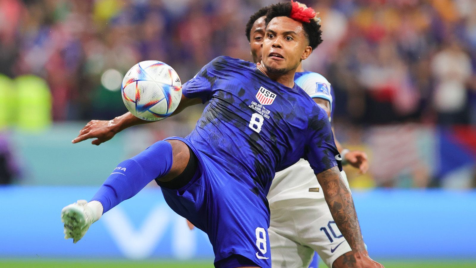 
                <strong>Weston McKennie</strong><br>
                Starker Auftritt des Ex-Schalkers. Sehr umtriebig, immer anspielbar, mit vielen guten und gefährlichen Aktionen. Wichtiger Faktor im Spiel der USA. "Wir haben richtig gut gespielt. Der letzte Pass, der letzte Torschuss hat gefehlt. Jetzt müssen wir 'nur' gewinnen." Sorgte für einen Lacher, als er sich vor einem Einwurf die Hände an einem Leibchen eines Fotografen abwischte.
              