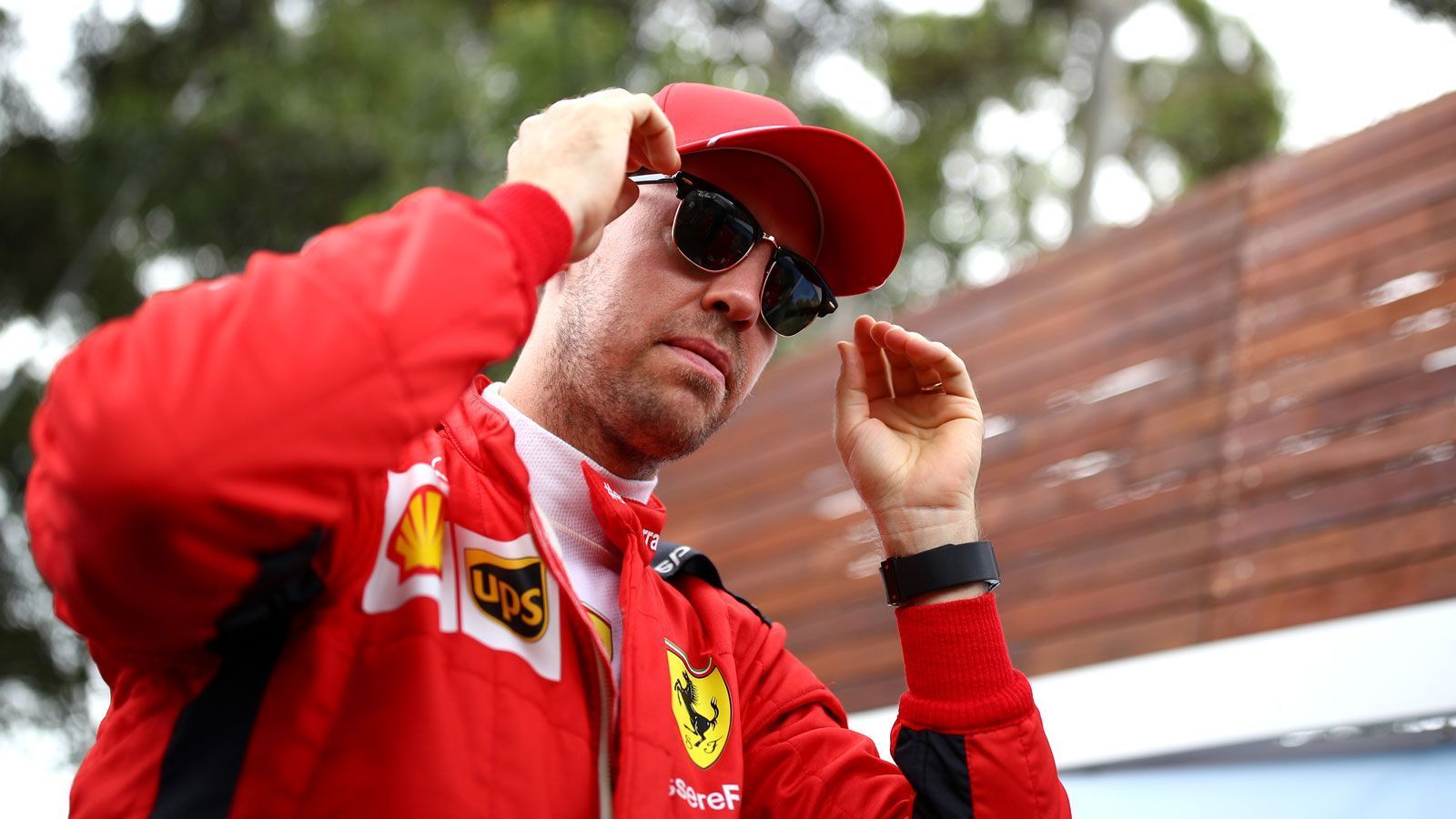 
                <strong>Vettel vor dem Formel-1-Aus - wer kommt danach?</strong><br>
                Über Jahre dominierte Schwarz-Rot-Gold in der Formel 1, in der Saison 2010 griffen sogar gleich sieben deutsche Piloten ins Lenkrad. Nun steht mit Sebastian Vettel der letzte aus dieser Riege vor dem Abschied aus der "Königsklasse". Bei Ferrari erhält der viermalige Weltmeister keinen neuen Vertrag, die anderen Spitzenteams haben offenbar keinen Bedarf an einem weiteren Alphatier. Entsprechend könnte 2021 erstmals nach 40 Jahren eine Formel-1-Saison komplett ohne deutsche Fahrer stattfinden. Die nahe Zukunft sieht also düster aus, doch auf längere Sicht drängen einige hoffnungsvolle Talente nach. ran.de stellt sie vor.
              