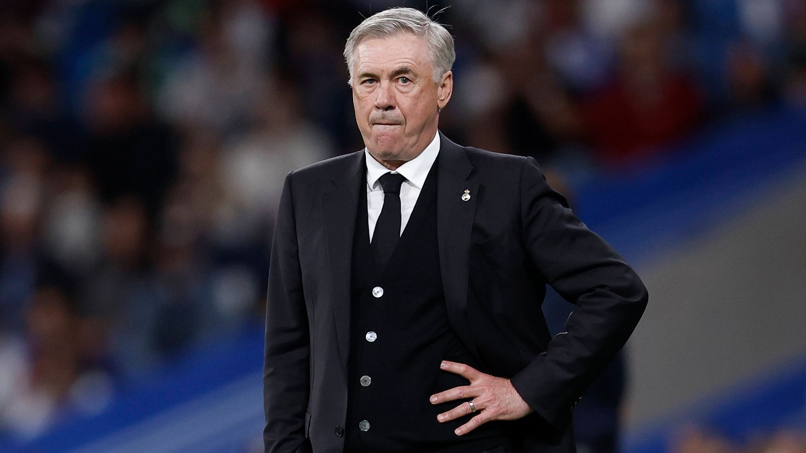 
                <strong>Platz 5: Carlo Ancelotti, Real Madrid – 7,02 Punkte</strong><br>
                Mit Real Madrid scheiterte Carlo Ancelotti jüngst im Champions-League-Halbfinale an Manchester City. Im Ranking der schönsten Trainer rangiert der Italiener, der nur selten Emotionen zeigt, auf Platz fünf. Der 63-Jährige coachte in seiner langen Trainerkarriere unter anderem schon den FC Bayern München, Paris Saint-Germain und die SSC Neapel.
              