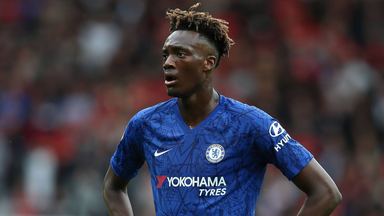 
                <strong>Tammy Abraham (FC Chelsea)</strong><br>
                Der Youngster kommt Mitte der zweiten Hälfte für Giroud in die Partie. Per Kopf lenkt er Salahs Freistoß über die Latte. Auf der anderen Seite verhindert nur Adrians Fußabwehr einen Treffer Abrahams. Wenig später holt er gegen den Spanier clever einen Strafstoß raus. Als letzter Schütze im entscheidenden Elfmeterschießen avanciert er zum Unglücksraben. ran-Note: 3
              