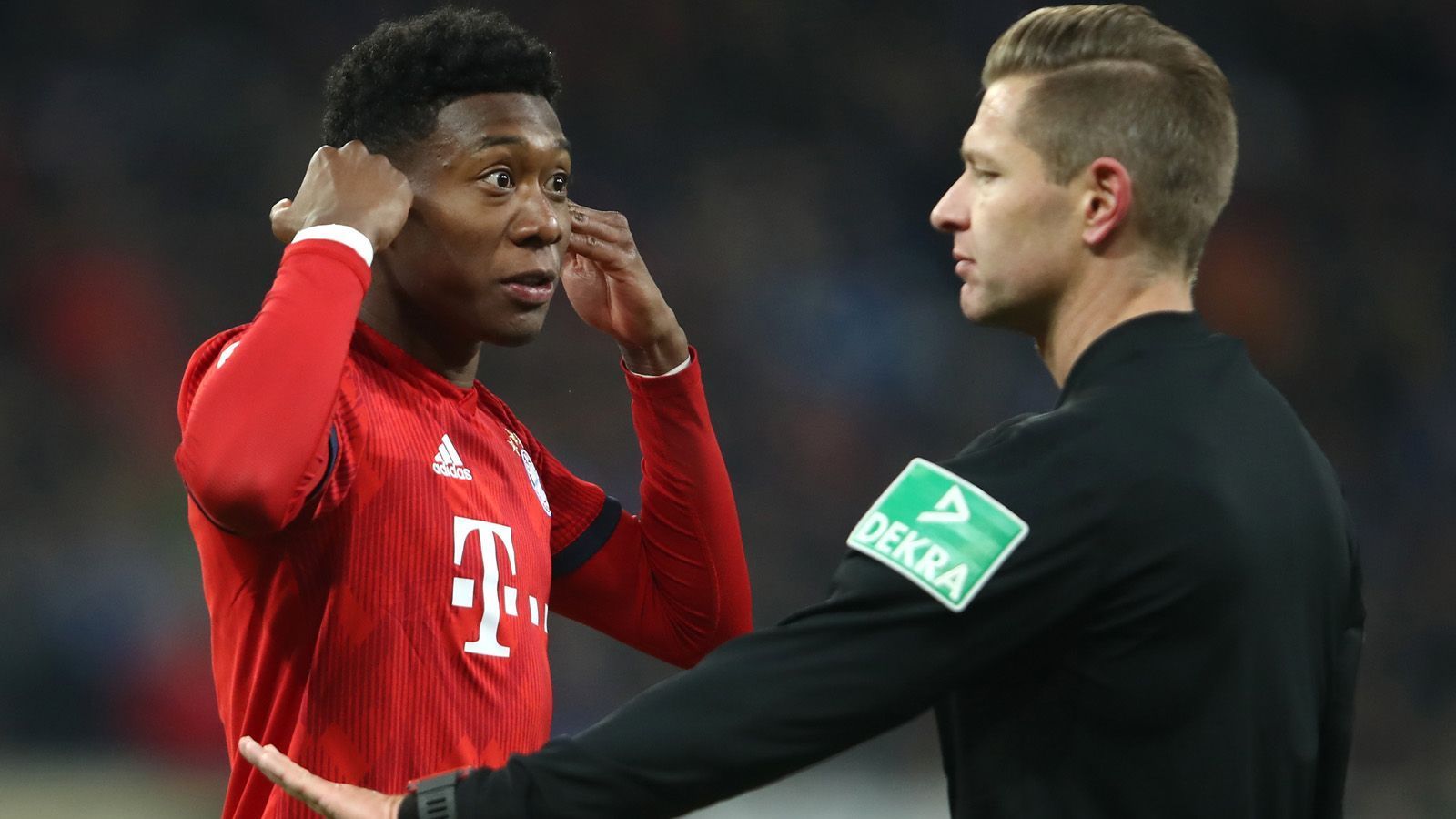 
                <strong>David Alaba</strong><br>
                Wie Kimmich auf rechts, sorgt Alaba auf dem linken Flügel für Wirbel und beweist oft gutes Auge bei Pässen in die Tiefe. Am besten gelingt das beim 2:0, als die Bayern nach einer Torchance der TSG blitzschnell umschalten und Alaba nach Pass von Coman mit einer Flanke in den Strafraum das zweite Goretzka-Tor auflegt. In der zweiten Halbzeit kann er bei einem Konter den pfeilschnellen Schulz nicht in Schach halten und hat damit seinen Anteil am 1:2-Anschlusstreffer. ran-Note 3
              