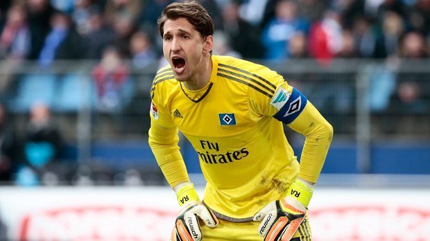 
                <strong>Rene Adler</strong><br>
                Torhüter - Rene Adler: Im Tor der Holtby-Traum-Elf steht die ehemalige Nummer eins der Nationalmannschaft, Rene Adler. Holtby entscheidet sich bewusst gegen eine Nominierung von Tottenham-Torhüter Hugo Lloris, mit dem er ein Jahr zusammen gespielt hat, da Adler für ihn ein wichtiger Freund und Mannschaftskamerad geworden ist.
              