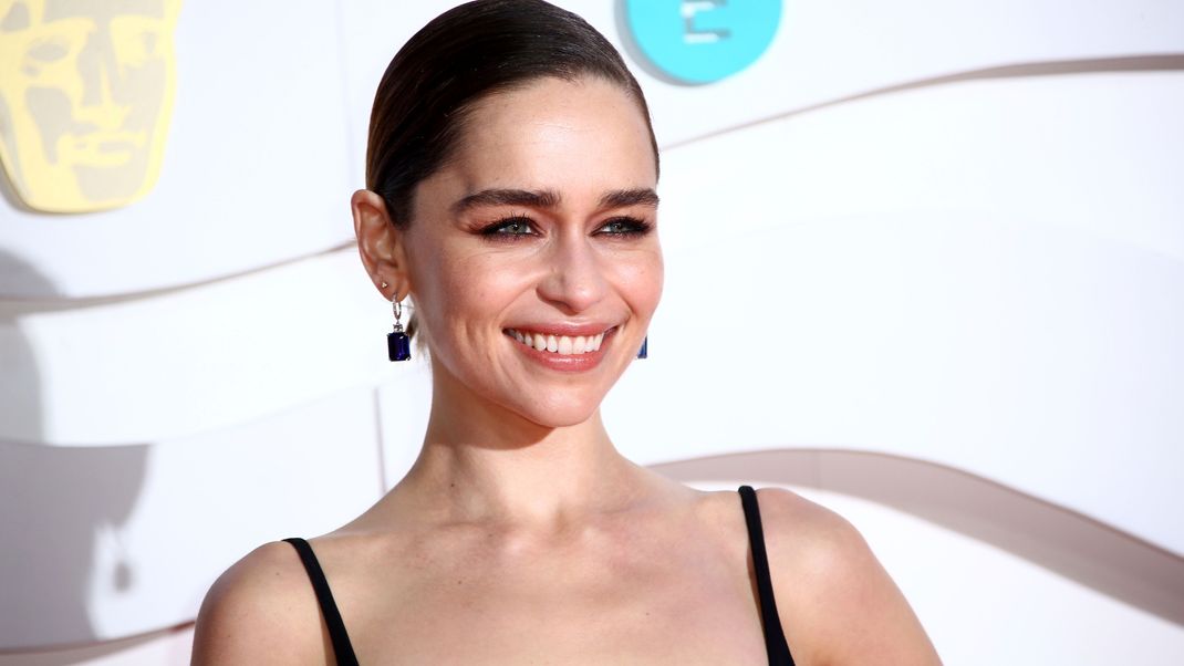 Emilia Clarke - strahlt im Rampenlicht, kann aber auch Service.