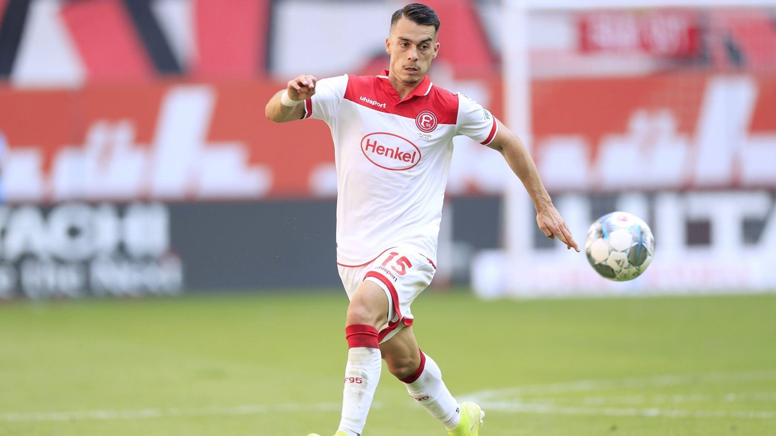 
                <strong>Fortuna Düsseldorf</strong><br>
                Geliehene Spieler: Erik Thommy (VfB Stuttgart, Foto), Kasim Adams (TSG Hoffenheim), Luis Baker (FC Chelsea), Bernard Tekpetey (Schalke 04), David Kownacki (Sampdoria Genua)Verliehene Spieler: Emanuel Iyoha (Holstein Kiel), Gökhan Gül (SV Wehen), Jannick Theißen (RW Erfurt)
              