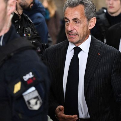 Ex-Präsident Sarkozy muss ein Jahr Haft mit Fußfessel verbüßen