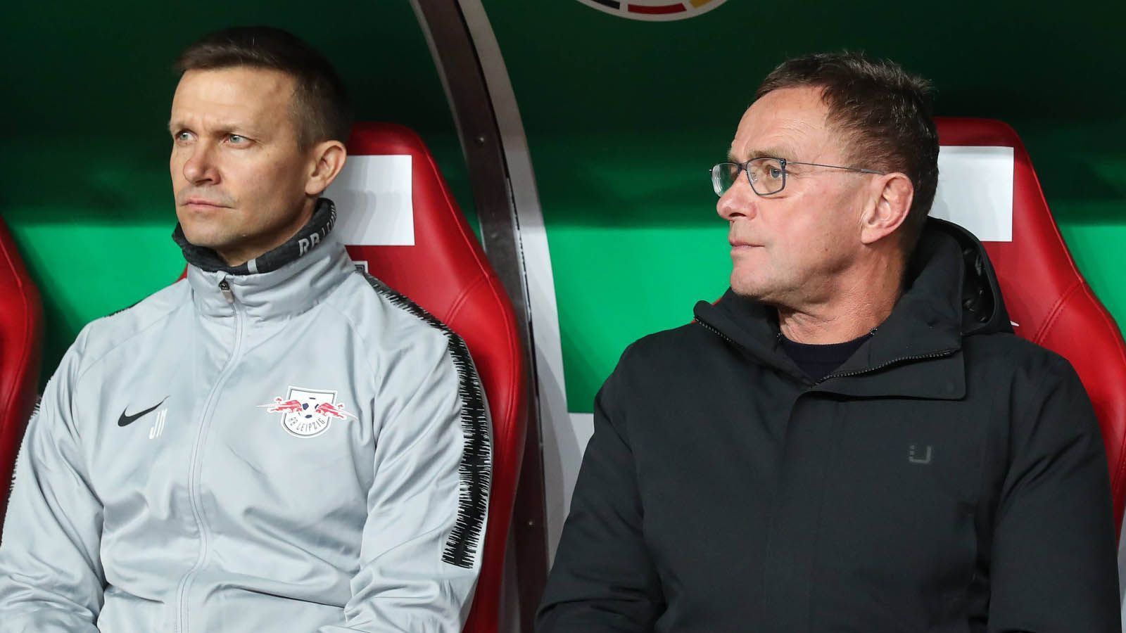 
                <strong>Die Karriere von Jesse Marsch</strong><br>
                Der damalige Leipzig-Trainer Ralf Rangnick holte Marsch als Co-Trainer in seinen Stab. So konnte Marsch erstmals Bundesliga-Luft schnuppern und hatte seinen Anteil am Champions-League-Einzug der Sachsen. "Er hat so viel Intensität. Und wir sind unterschiedliche Typen", charakterisierte Marsch im Nachhinein die Zusammenarbeit mit Rangnick.
              