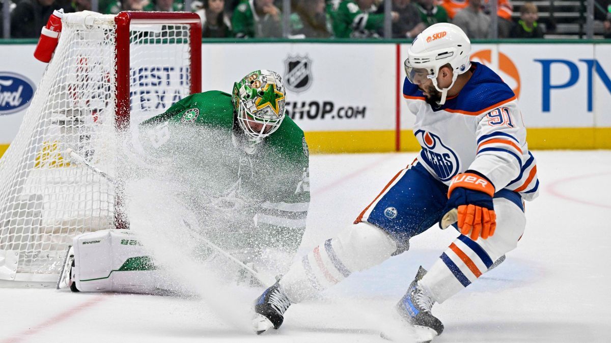 NHL, Eishockey Herren, USA Stanley Cup Playoffs-Edmonton Oilers at Dallas Stars May 25, 2024; Dallas, Texas, USA; Dallas Stars goaltender Jake Oettinger (29) covers up the puck in front of Edmonton...