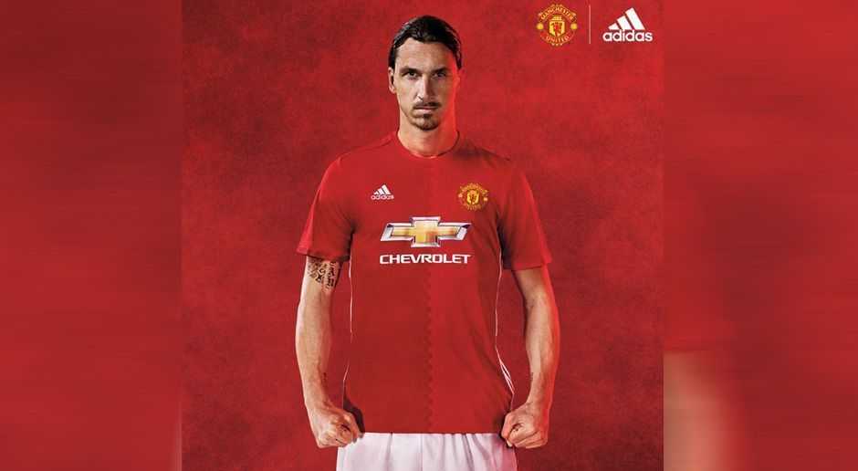 
                <strong>Manchester United Heimtrikot</strong><br>
                Mit diesem Heimtrikot geht Manchester United in die Saison 2016/17. Nachdem das Auswärtstrikot schon länger bekannt war, machen die "Red Devils" jetzt den Satz komplett. Auffällig ist das Muster, das das Jersey in der Mitte "teilt".
              