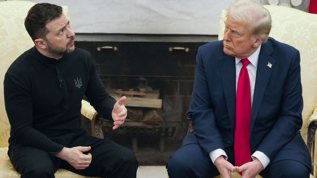 Am 28. Februar 2025 drohte Donald Trump im Weißen Haus (rechts) noch, der Ukraine Hilfe zu verweigern, sollte keine Einigung mit Moskau gelingen.