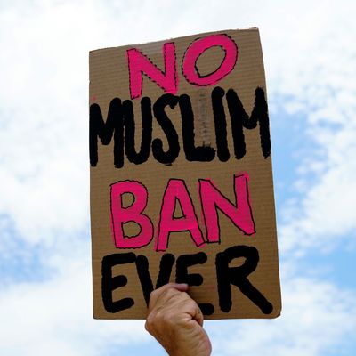 Demonstrationsschild gegen ein Einreiseverbot für Muslime