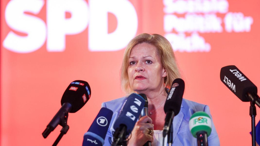 Nancy Faeser (SPD) Bundesministerin des Innern, spricht während einer Wahlkampfveranstaltung der sächsischen Sozialministerin im Ariowitsch-Haus.