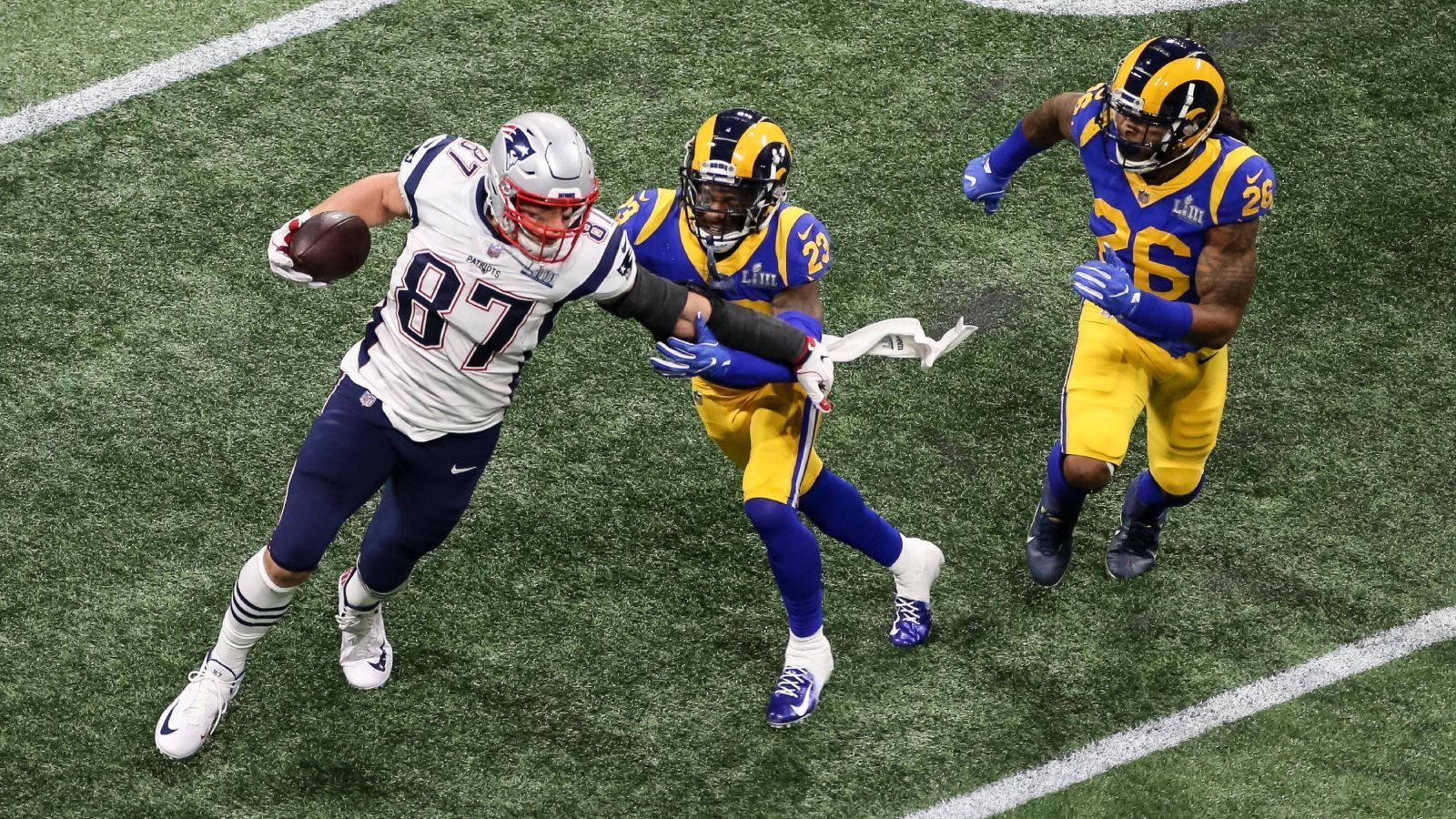 
                <strong>Meiste Saisons mit 10+ Touchdowns als Tight End</strong><br>
                In fünf seiner elf Saisons in der NFL gelangen Rob Gronkowski mindestens zehn Touchdowns in einer Spielzeit. Auch das ist Rekord für einen Spieler auf der Tight-End-Position. Gezählt werden nur Regular-Season-Spiele.
              