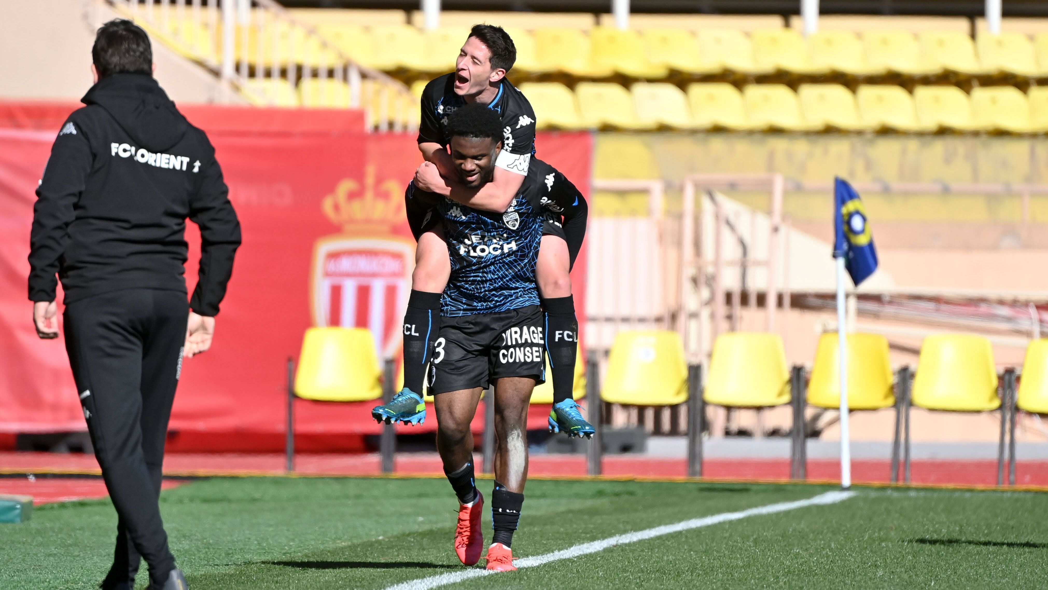 
                <strong>Platz 6 (geteilt): FC Lorient</strong><br>
                Der dritte im Bunde auf Rang sechs ist der FC Lorient aus der Ligue 1. Auch hier wäre die Tabellensituation ohne die 19 Comeback-Punkte absolut verheerend. Lorient steht derzeit mit 38 Punkten auf Rang 17 in der Liga und damit nur einen Punkt über dem Strich. Ziehen wir auch hier die 19 Zähler einmal ab, wäre das Punktekonto nicht einmal zweistellig und der Klub aus der Bretagne weit abgeschlagen Tabellenletzter. Wie Valencia mussten auch die Franzosen bereits 27 Mal einen Rückstand hinnehmen, konnten dies aber noch in fünf Siege sowie vier Unentschieden ummünzen. 
              