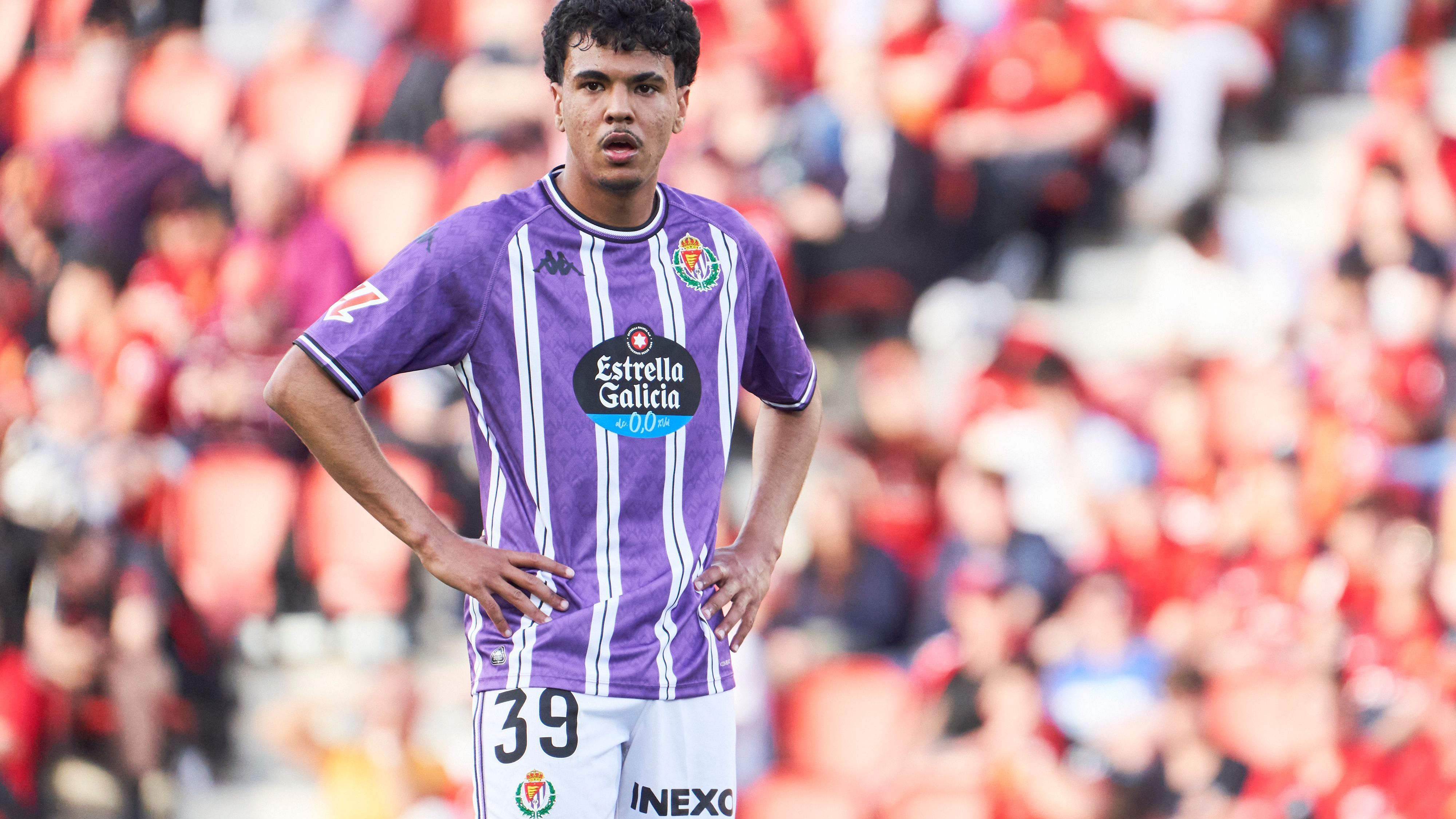<strong>Adam Aznou (Real Valladolid)</strong><br>Der 18 Jahre alte Außenverteidiger durfte in Spanien in 13 Partien Spielpraxis sammeln und kehrt nun zurück, um zum Klub-WM-Kader des FCB dazuzustoßen. "Adam Aznou hat bei Real Valladolid wertvolle Erfahrungen gesammelt und sich sehr gut weiterentwickelt", erklärte Bayerns Sportdirektor Christoph Freund und deutete an, ihm in München eine weitere Chance zu geben.