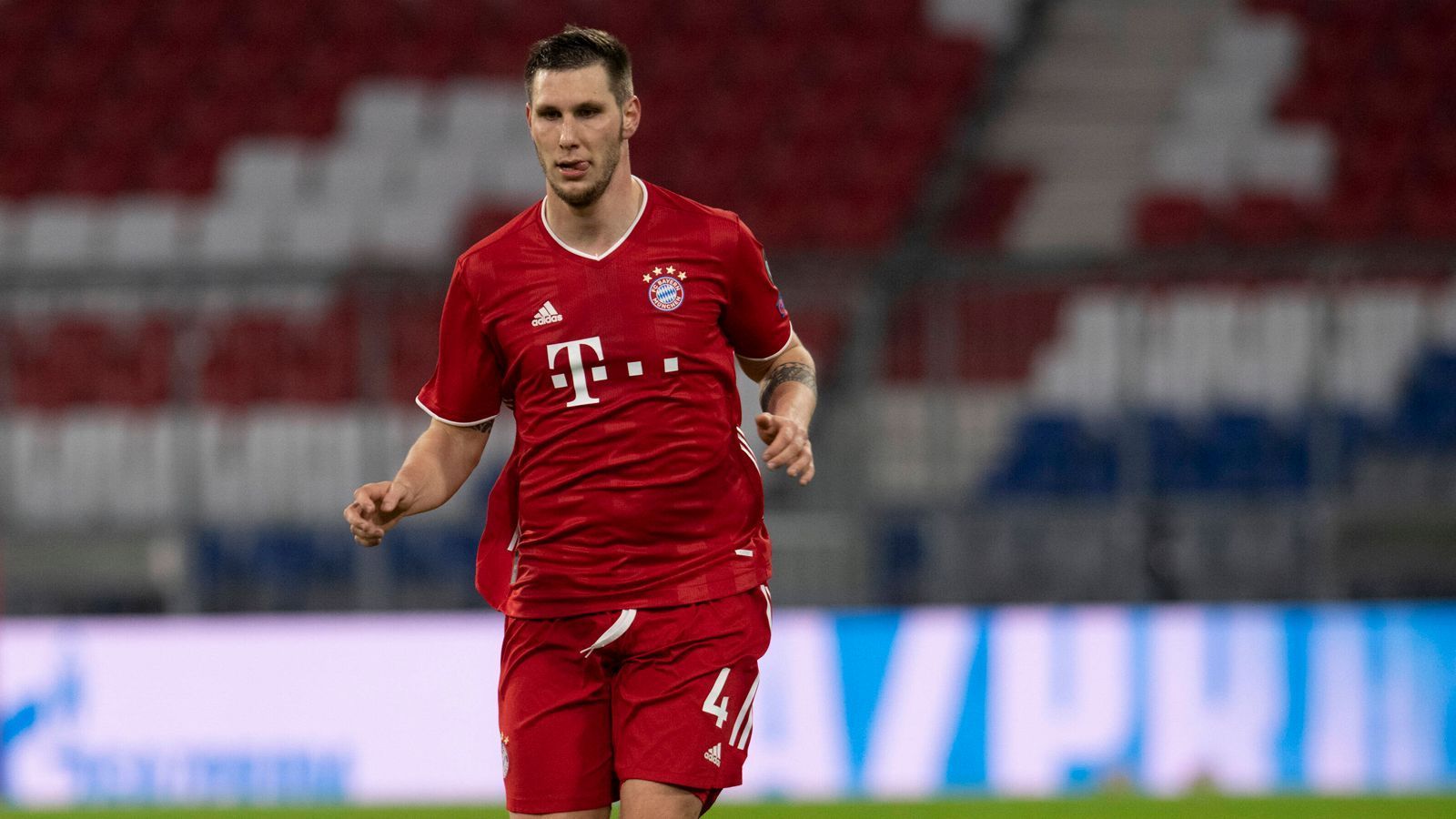 
                <strong>Niklas Süle</strong><br>
                Kommt zur Halbzeit für Boateng ins Spiel. Defensiv gegen harmlose Römer kaum gefordert, hält sich Süle auch offensiv zurück. ran-Note: 4
              