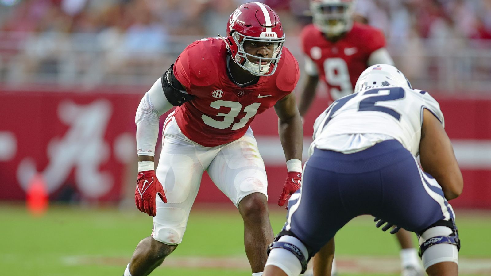 
                <strong>3. Pick: Arizona Cardinals - DE Will Anderson (Alabama)</strong><br>
                J.J. Watt ist in Rente gegangen, dementsprechend brauchen die Arizona Cardinals Ersatz. Der logische Pick an dieser Stelle ist der beste Pass Rusher der Klasse mit Will Anderson. Da die Cardinals jedoch das ein oder andere Loch im Kader und im Portemonnaie haben, könnten sie auch runtertraden, worauf sie in meinem Szenario jedoch verzichten.
              