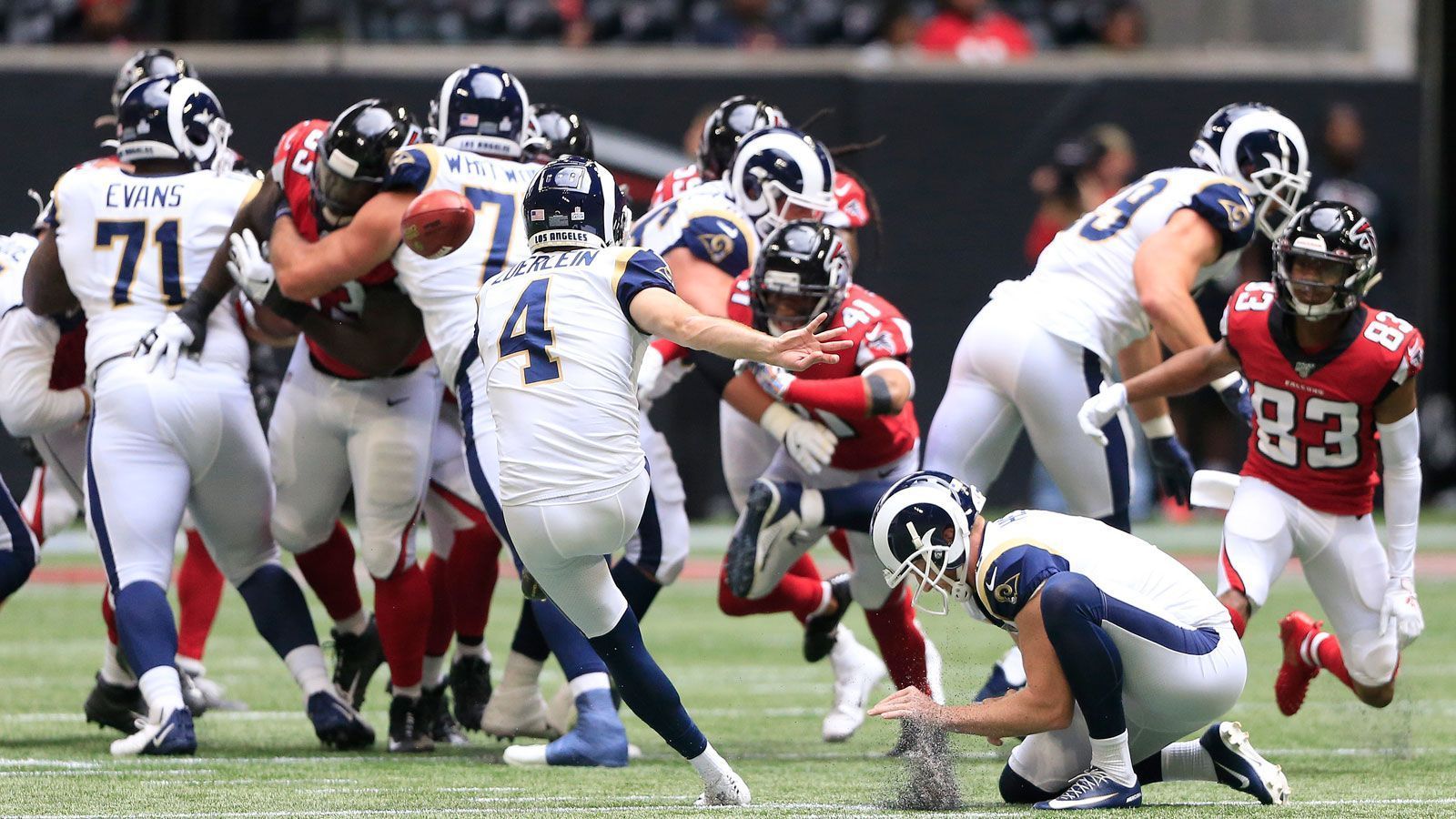 
                <strong>Special Teams und Kicker</strong><br>
                Das Special Team der Los Angeles Rams erlebte einen perfekten Arbeitstag in Atlanta. Dabei verwandelte Kicker Greg Zuerlein drei Field Goals und vier Extrapunkte. Kurz vor dem Ende des Spiels verhalf ein Fumble-Return-Touchdown nach einem Punt der Rams zur besten Ausbeute der Woche.Gesamtpunktzahl: 21
              