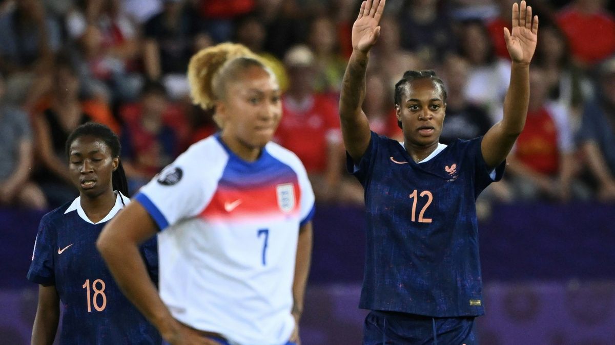 Marie-Antoinette Katoto (r.) traf zum 1:0