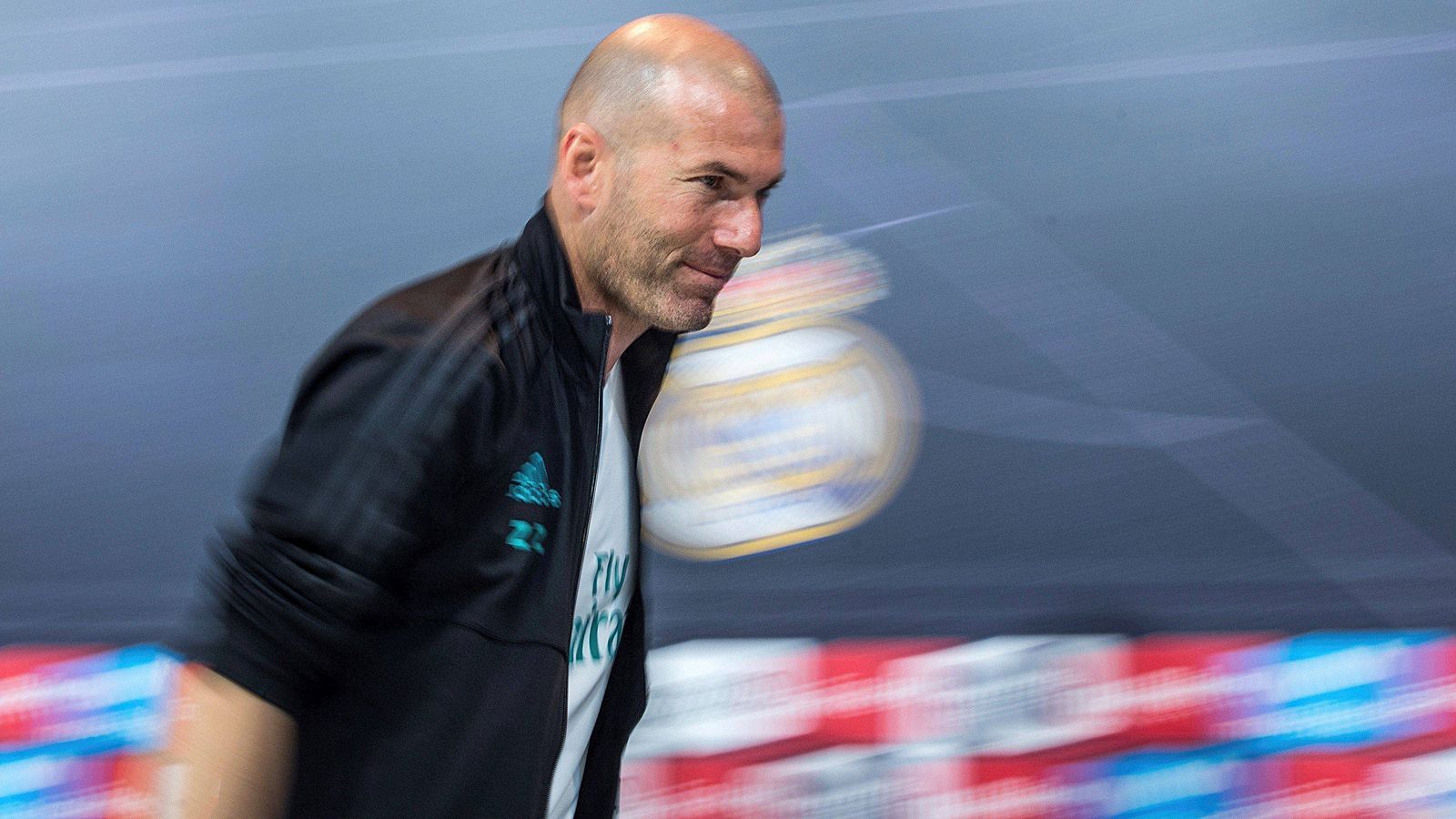 
                <strong>Wer sind die Trainerkandidaten bei Real Madrid?</strong><br>
                Eines ist klar: Zinedine Zidane hinterlässt bei Real Madrid nach drei Champions-League-Triumphen ein schweres Erbe. Aber beim spanischen Rekordmeister kommt ohnehin nur auf den Trainerstuhl, wer sich in der Szene einen Namen gemacht hat. ran.de zeigt mögliche Kandidaten auf die Nachfolge des Franzosen.
              