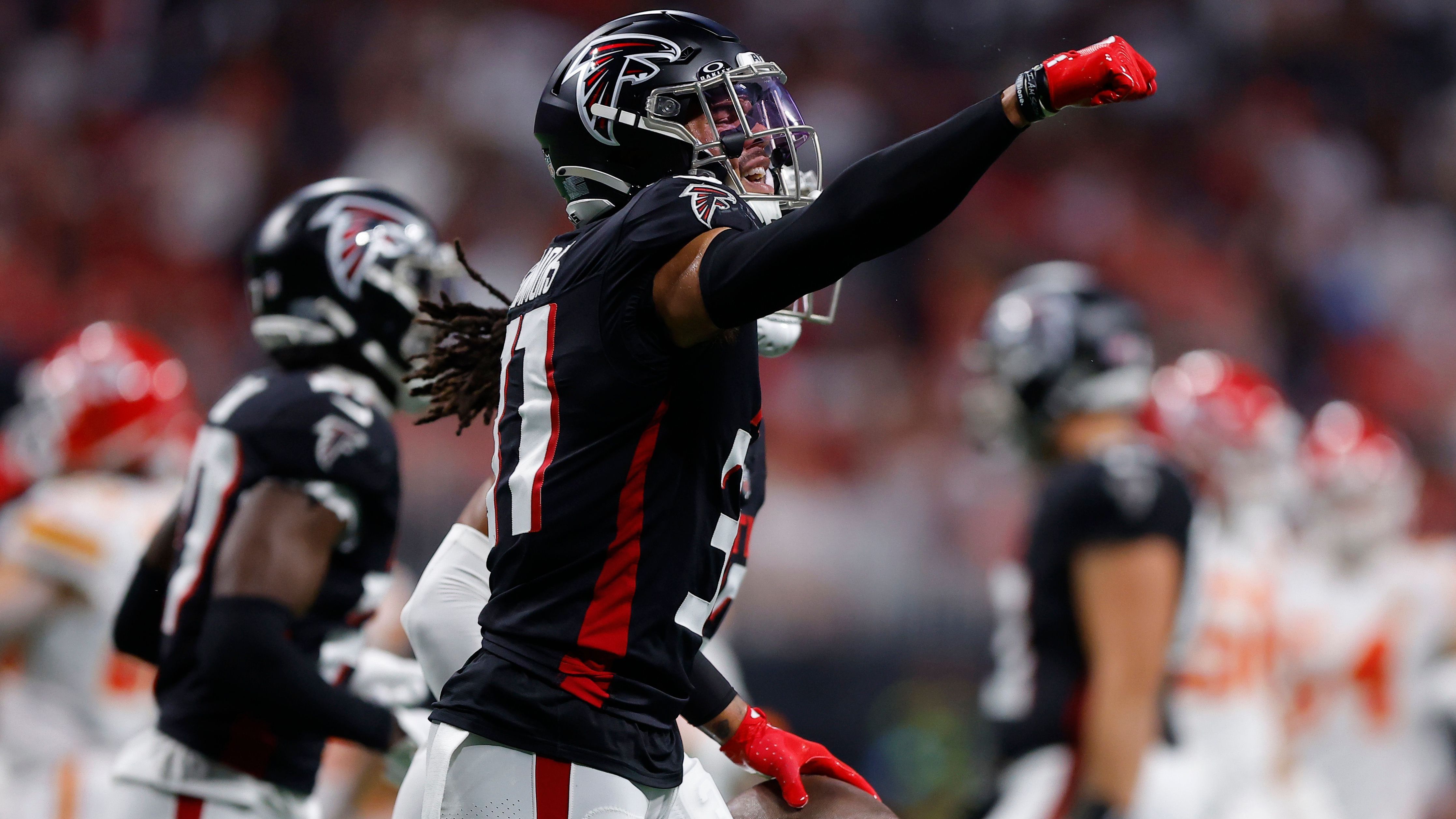 <em><strong>Justin Simmons (Free Agent)</strong><br>Zu Beginn seiner franchiselosen Zeit nannte Simmons die Philadelphia Eagles als das Wunschteam, bei dem er gerne landen würde. Der All-Pro ist immer noch ein Free Agent. "Er möchte seine zehnte NFL-Saison unbedingt in Philadelphia bestreiten," berichten Insider von "NFL Media" ...</em>