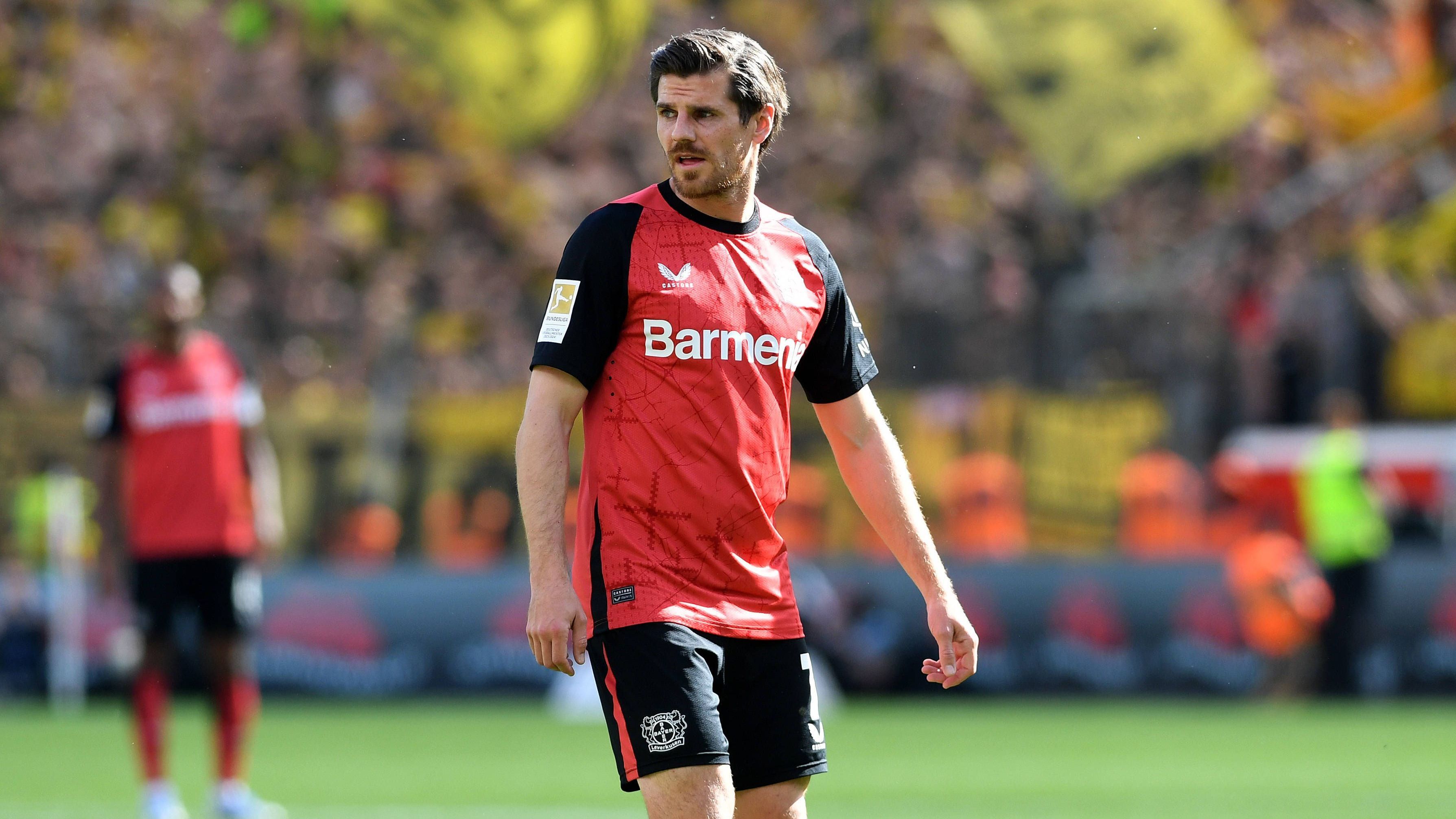 <strong>1. FSV Mainz 05: Jonas Hofmann (Offensives Mittelfeld)</strong><br>Mainz darf für das internationale Geschäft planen! Bei Bayer Leverkusen war Jonas Hofmann zuletzt oft außen vor. Ein Tapetenwechsel könnte ihm weiterhelfen. Bei Mainz wäre er ein sehr erfahrener und technisch noch immer versierter Offensiv-Mann, der Amiri und Nebel bei potenzieller Dreifachbelastung entlasten könnte.