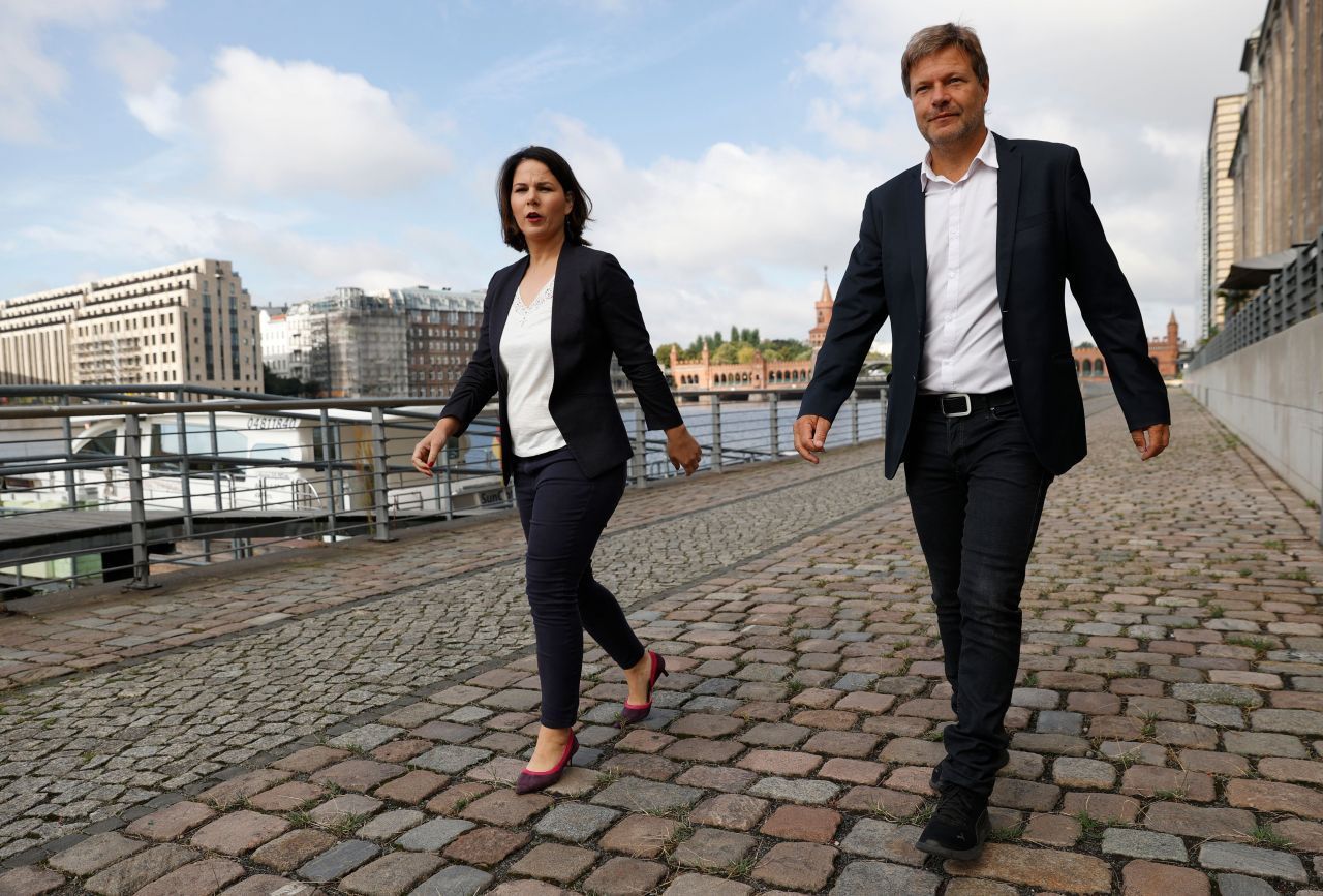 Annalena Baerbock und Habeck werden 2018 zu den Bundesvorsitzenden der Grünen gewählt.