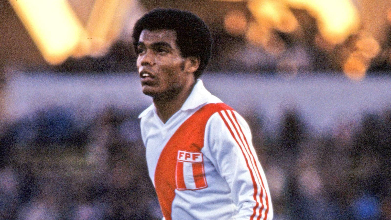 
                <strong>Teofilo Cubillas (Peru)</strong><br>
                WM 1970 in Mexiko
              