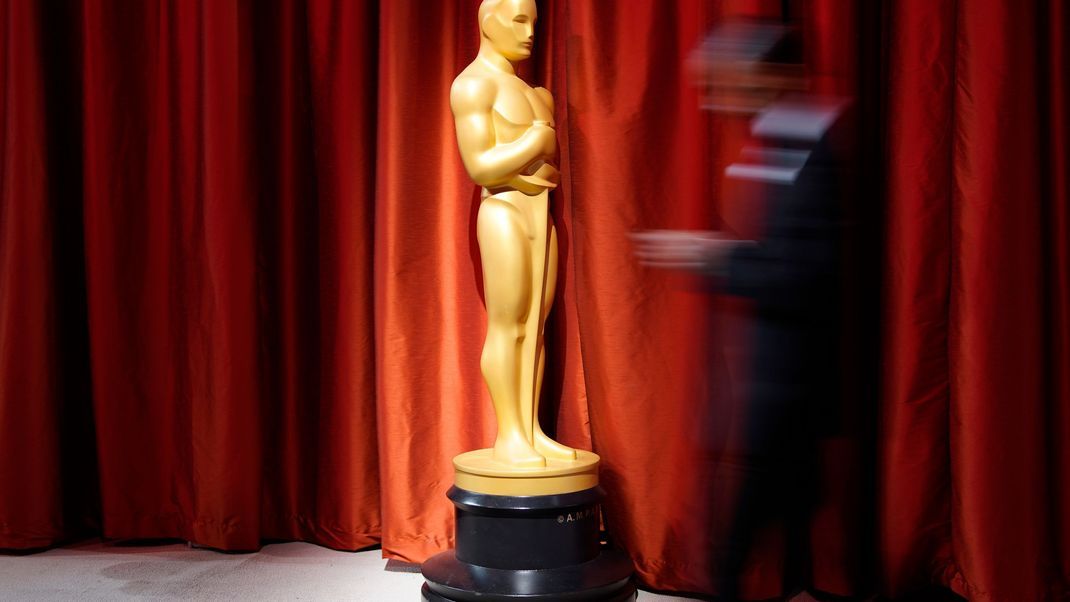 Ein Blick auf eine Oscars-Statue bei der Oscar-Verleihung im Dolby Theatre in Los Angeles.