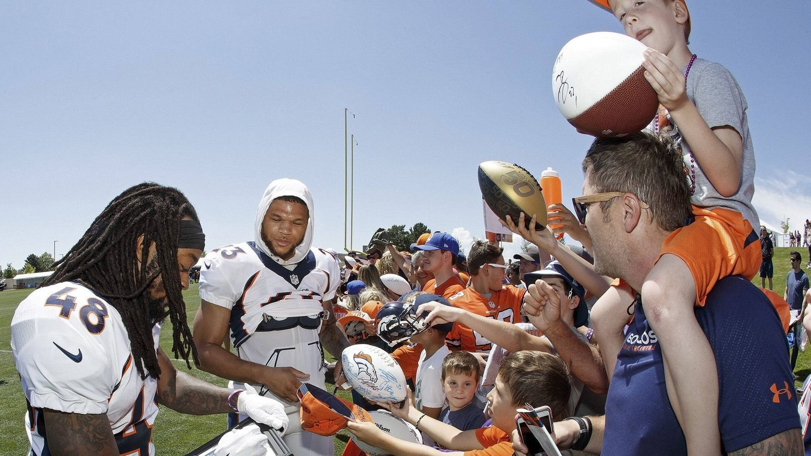 
                <strong>Sind Fans zu den Trainingseinheiten zugelassen?</strong><br>
                Ja. Voraussichtlich ab dem 31. Juli dürfen die Fans das Trainings Camp der NFL-Teams besuchen.
              
