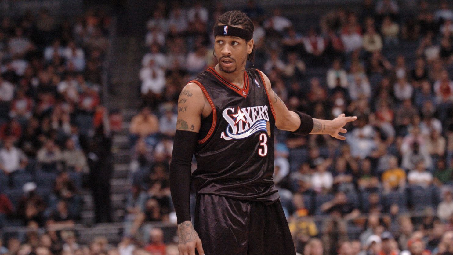 
                <strong>Platz 8: Allen Iverson</strong><br>
                Der Bad Boy, ohne dreckig zu spielen, vielmehr elegant und blitzschnell: "The Answer" wurde reihenweise Topscorer seiner 76ers. Mit elf 50-Punkte-Spielen ist auch Allen Iverson Mitglied des Klubs.
              