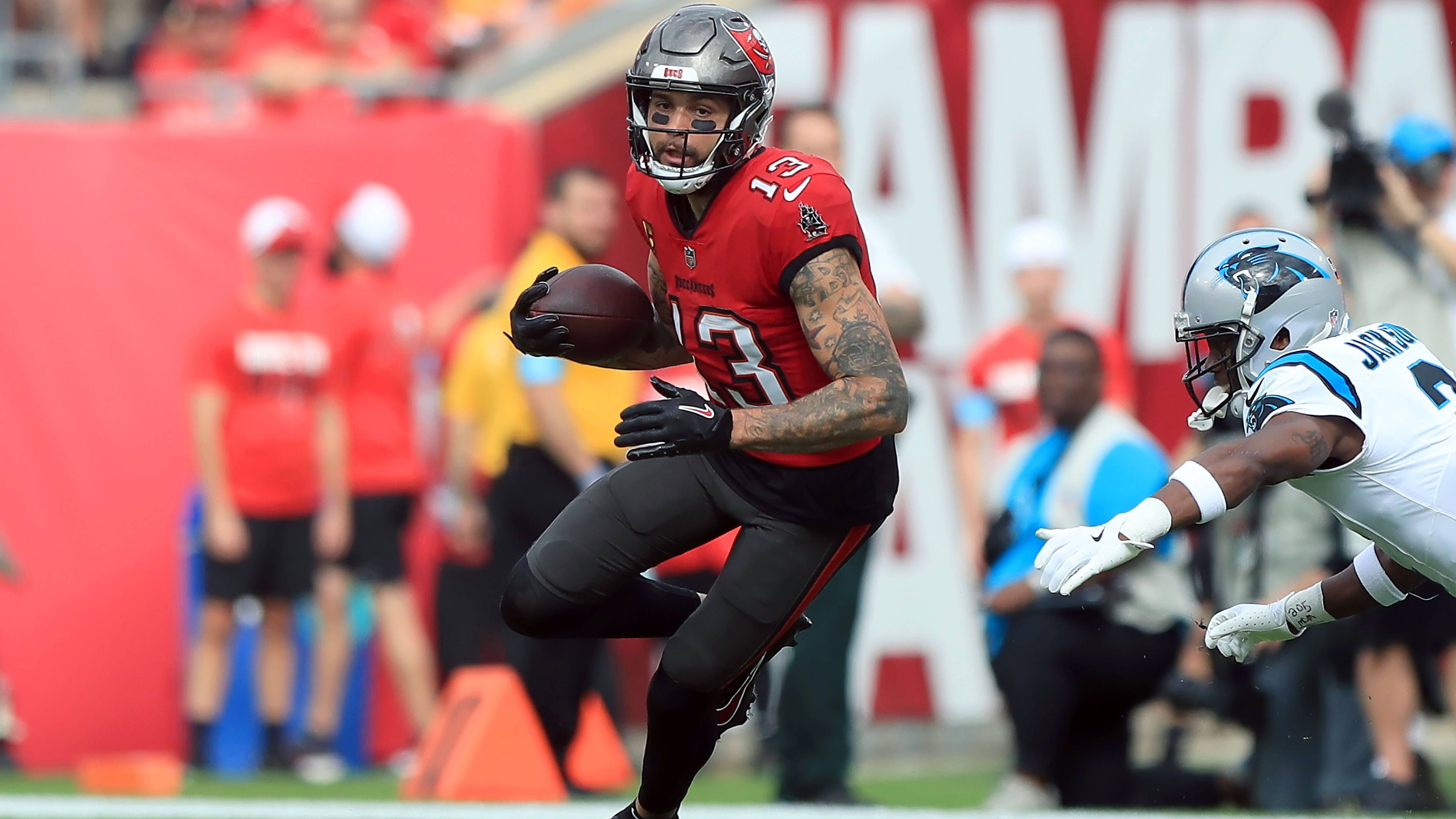 <strong>Meiste aufeinanderfolgende 1.000-Yard-Saisons</strong><br>Verletzungsbedingt verpasste Wide Receiver Mike Evans vier Spiele. Dementsprechend wird es knapp mit den 1.000 Yards in dieser Saison. Allerdings: Trotz der Verletzungspause fehlen ihm nur noch 85 Yards, um die Schallmauer zum elften Mal in Serie zu knacken. Damit würde der zukünftige Hall of Famer mit dem aktuellen Hall of Famer und wohl besten Receiver der Geschichte, Jerry Rice, gleichziehen. Der schaffte dieses Kunststück ebenfalls elf Mal in Serie, insgesamt 14 Mal.