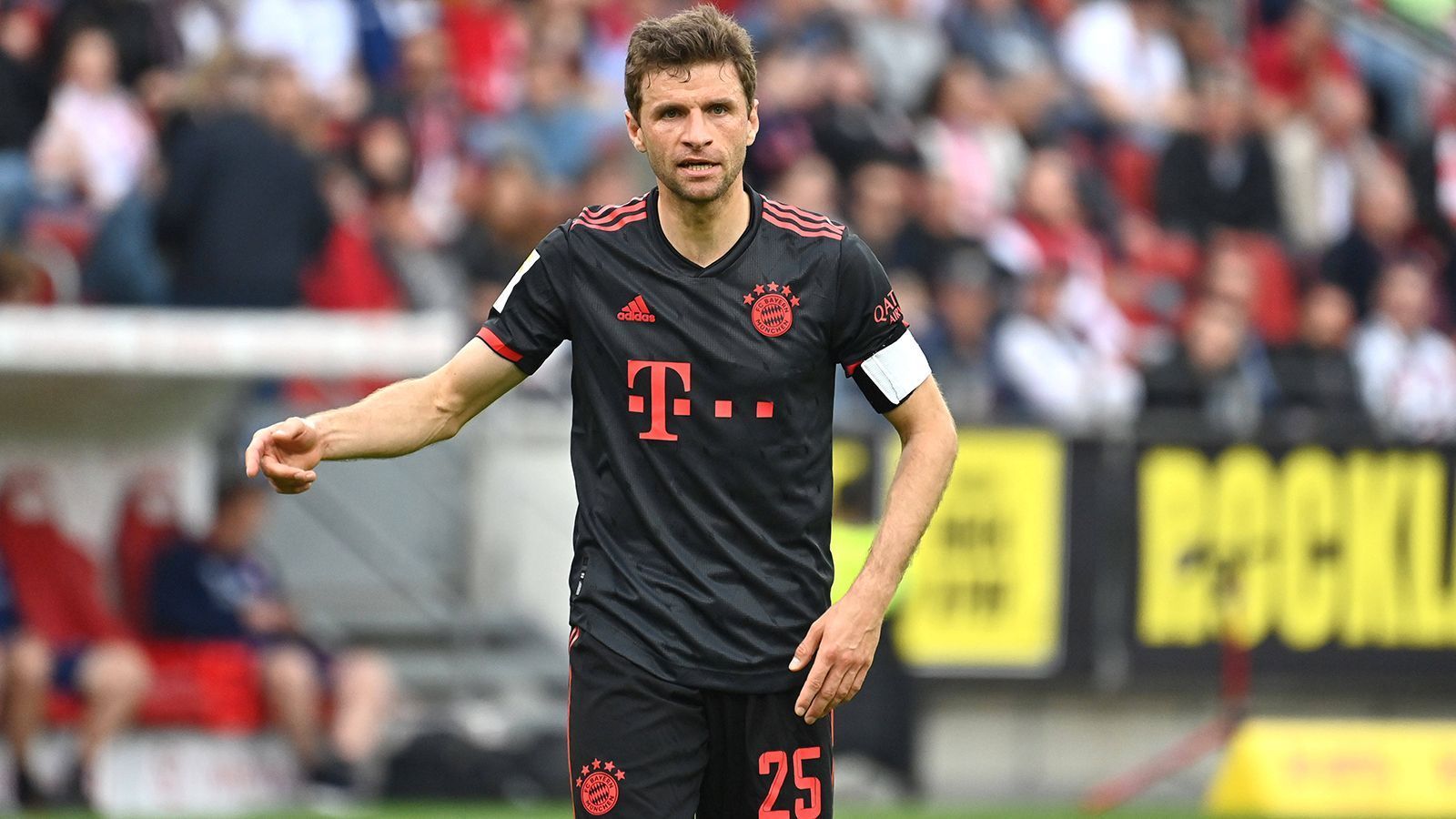 
                <strong>Mittelfeld: Thomas Müller</strong><br>
                &#x2022; Team: FC Bayern<br>&#x2022; Nation: Deutschland<br>
              