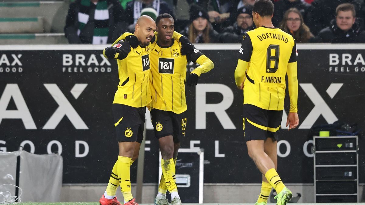 Borussia Mönchengladbach v Borussia Dortmund - Bundesliga