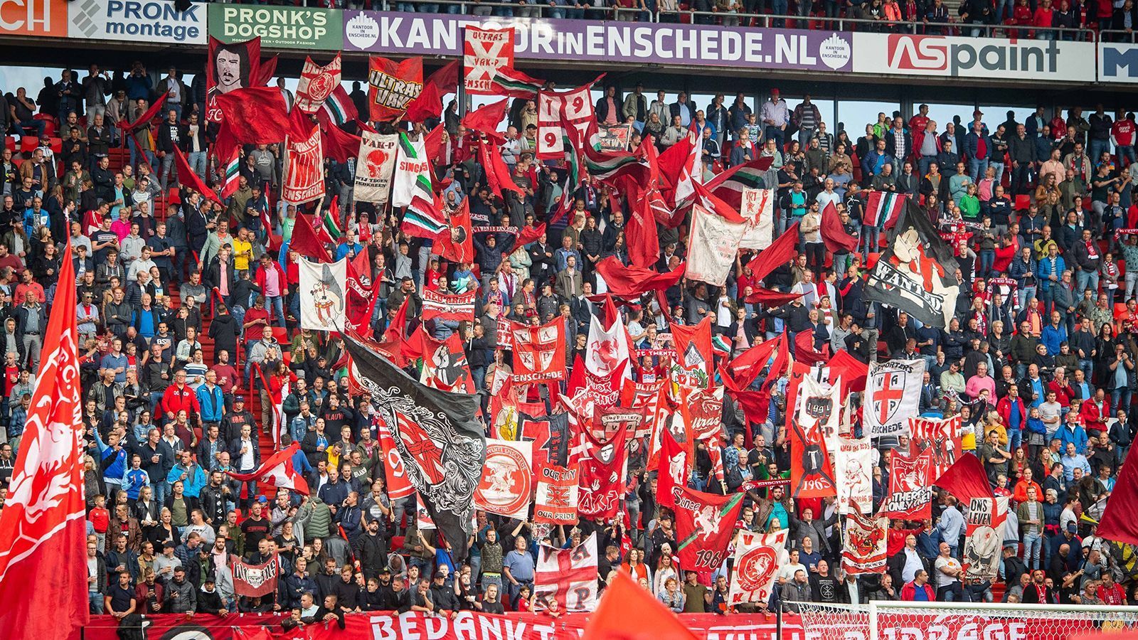 
                <strong>Platz 10: Twente Enschede </strong><br>
                Liga: Keuken Kampioen Divisie (2. Liga Niederlande)Zuschauerschnitt: 26.150 Zuschauer
              