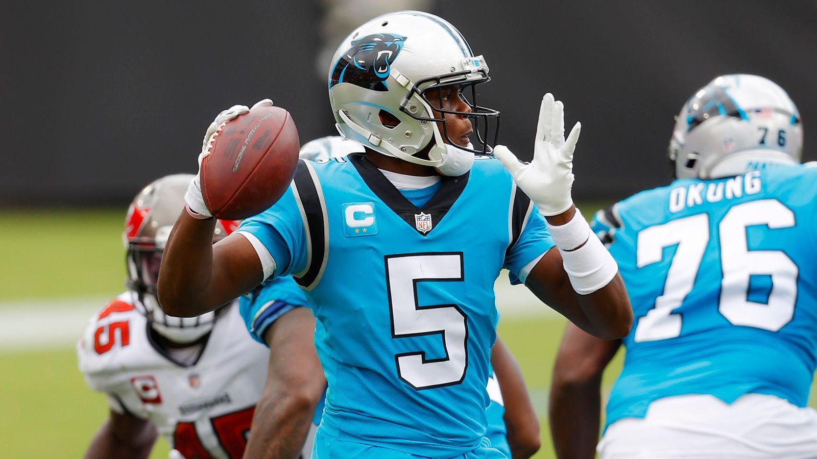 
                <strong>QB: Teddy Bridgewater (vs. Atlanta Falcons)</strong><br>
                Spätestens nach dem Sieg über die Arizona Cardinals in der vergangenen Woche dürfte Teddy Bridgewater auf dem Fantasy-Radar sein. Der Quarterback der Carolina Panthers liegt mit 1.147 Passing Yards auf Platz sechs und dürfte gegen die schwache Secondary der Atlanta Falcons dort weiter machen, wo er gegen die Cardinals aufgehört hat. Dabei sollte er auch seine bisher magere Zahl von vier Passing Touchdowns steigern können.
              