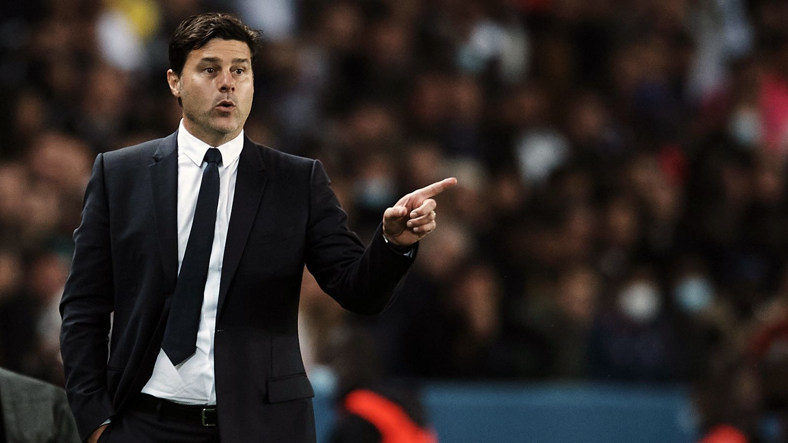 
                <strong>Mauricio Pochettino (Paris St. Germain)</strong><br>
                Bei Paris St. Germain hat der Argentinier Mauricio Pochettino das große Ziel, den Klub zum erhofften Champions-League-Titel zu führen. Anfang 2021 übernahm der frühere PSG-Profi, der zwischen 2001 und 2003 in 95 Pflichtspielen für den französischen Hauptstadt-Klub auflief, vom zuvor entlassenen Coach Thomas Tuchel. Letztlich holte aber der deutsche Trainer anschließend mit seinem neuen Klub Chelsea den Henkelpott und PSG schied bereits im Halbfinale gegen ManCity aus. In der Saison 2021/22 nimmt nun Pochettino mit der PSG-Startruppe den zweiten Anlauf in Richtung Champions-League-Titel, nachdem die Franzosen in der Spielzeit 2020/21 sogar den Titel in der Ligue 1 an Lille verloren. 
              