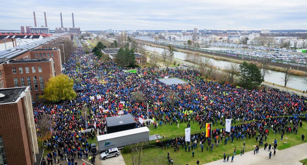 Rund 47.000 Volkswagen-Beschäftigte protestierten in Wolfsburg.