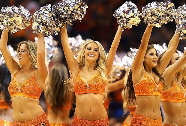 
                <strong>Heiße Einblicke - die Cheerleaders der NBA</strong><br>
                Und gleich nochmal die Cheerleaders der Suns: Sie machen aber auch wirklich eine gute Figur...
              