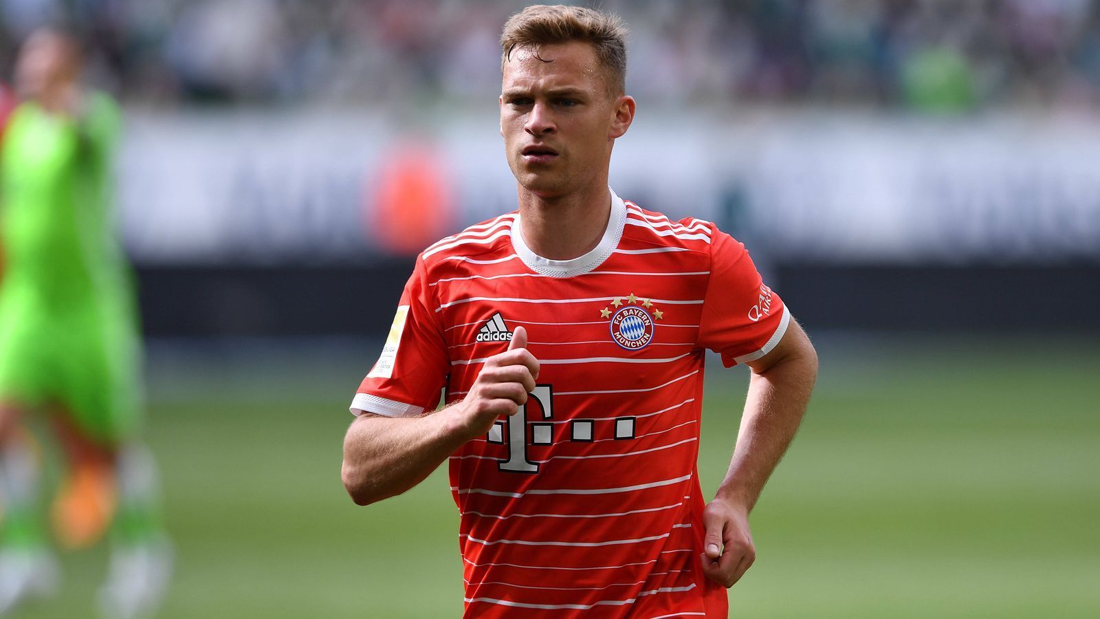 
                <strong>Platz 2 (geteilt): Joshua Kimmich</strong><br>
                &#x2022; Preis: 15 Millionen<br>&#x2022; Verein: FC Bayern München<br>&#x2022; Punkte 2021/22: 256<br>
              