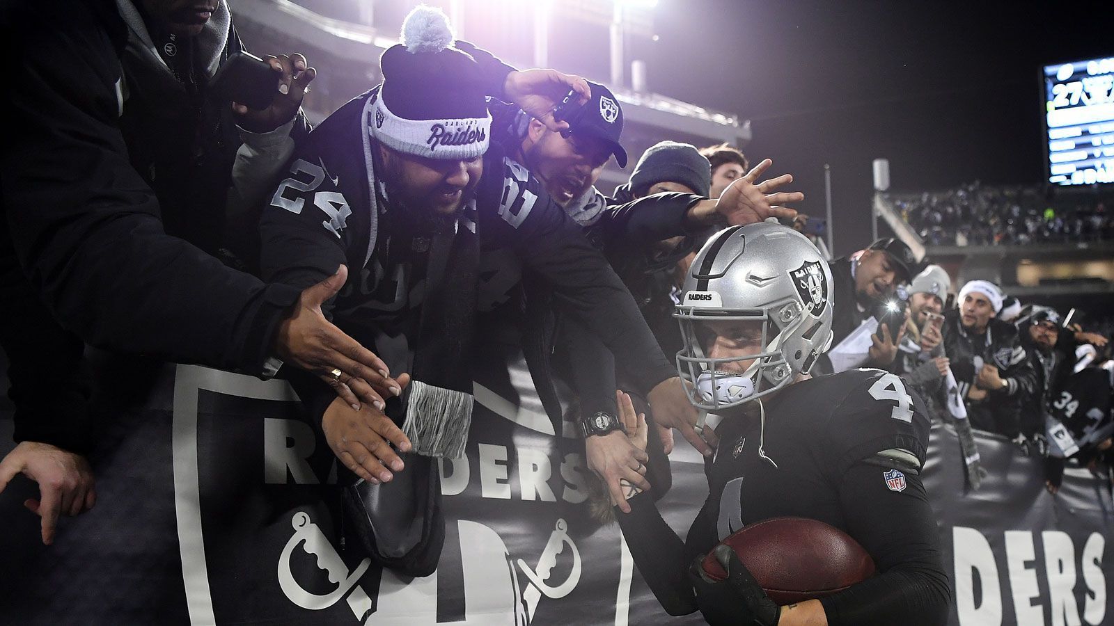 
                <strong>1. Platz: Las Vegas Raiders</strong><br>
                Stadion: Allegiant Stadium (Kapazität: 65.000, bei Erweiterung bis zu 72.000) -Fan-Kosten: 783,86 US-Dollar
              