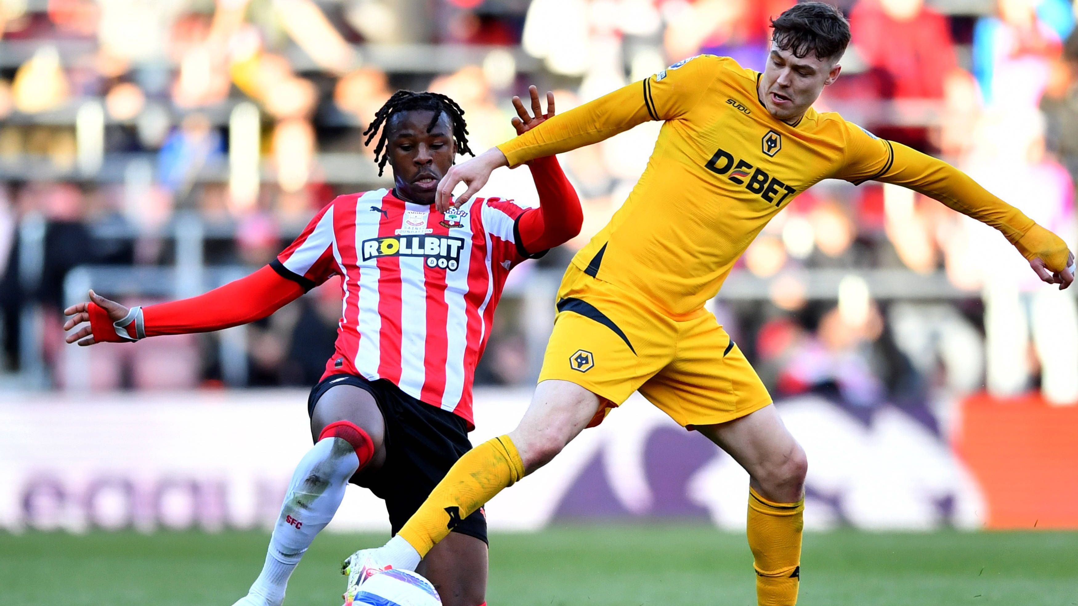 <strong>Borussia Mönchengladbach: Armel Bella-Kotchap (Innenverteidiger)</strong><br>Verletzungsbedingt liefen die letzten beiden Spielzeiten für Armel Bella-Kotchap eher unrund. Viel Spielpraxis konnte er beim FC Southampton nicht sammeln. Ein Wechsel zurück in die Bundesliga könnte für alle Beteiligten von Vorteil sein. Bei Gladbach würde der 23-Jährige die dünn besetzte Innenverteidigung verstärken.