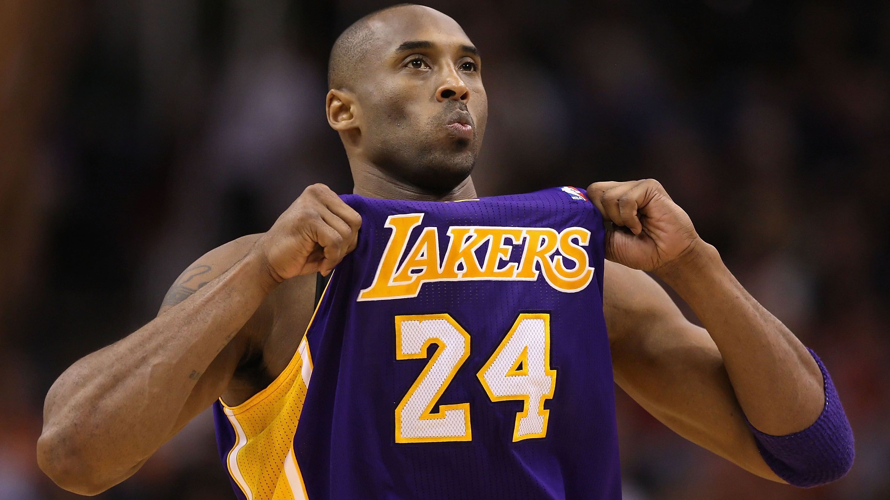 <strong>Platz 4: Kobe Bryant</strong> <br>- Punkte: 33.643 (⌀ 25 Punkte pro Spiel)<br>- Spiele: 1.346<br>- In der NBA von: 1996-2016<br>- Teams: Los Angeles Lakers