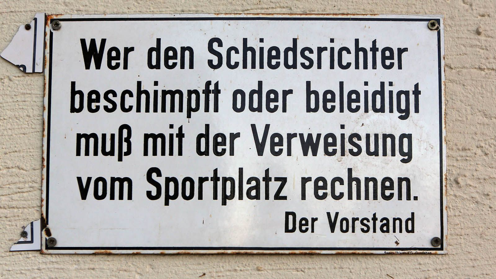 
                <strong>Halbzeit gibt es nicht</strong><br>
                Es wird einfach so lange gebolzt, bis keiner mehr mag. Lediglich kleinere Trinkpausen sind vorgesehen.
              