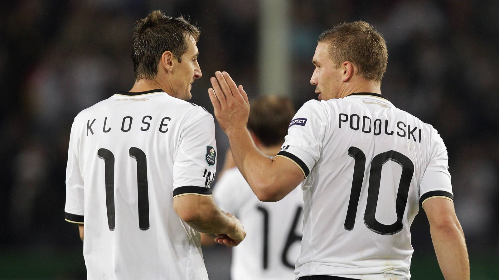 
                <strong>Lukas Podolski & Miroslav Klose (Deutschland)</strong><br>
                Lukas Podolski und Miroslav Klose - Polen: Die beiden Offensivspieler kommen gebürtig aus Polen. Klose verbrachte seine Jugend in Frankreich und Deutschland. Podolski wuchs in der Nähe Köln auf. Beide werden 2014 mit Deutschland Weltmeister.
              